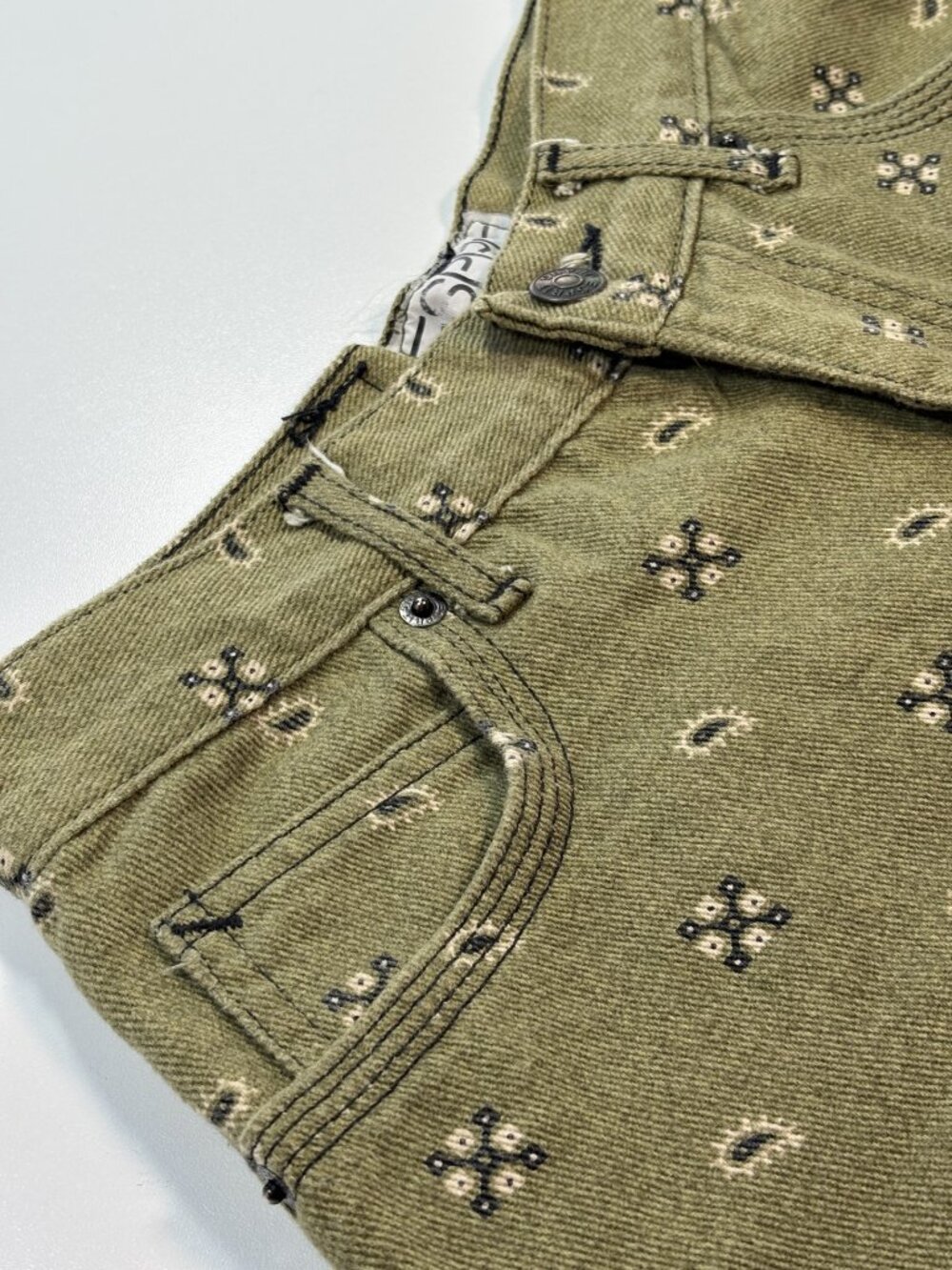 Esprit Olive Green Bandana Paisley Print Denim Shorts Size 28 High Rise Frayed - Picture 6 of 9